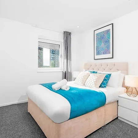 Apartment Luxe Two Bedroom - Centre - Large Balcony - Secure Parking 1001m Birmingham
