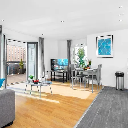Luxe Two Bedroom - Centre - Large Balcony - Secure Parking 1001m *