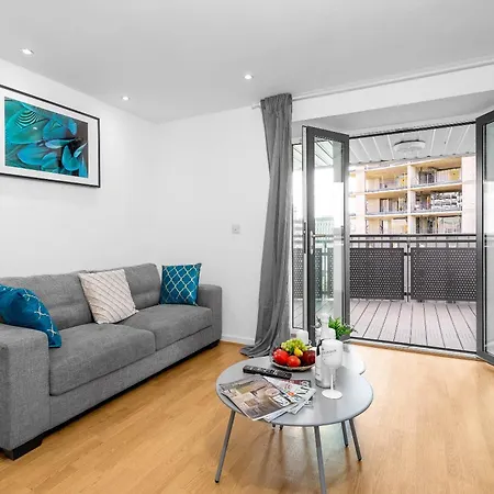 Luxe Two Bedroom - Centre - Large Balcony - Secure Parking 1001m Apartment Birmingham