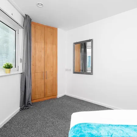 Luxe Two Bedroom - Centre - Large Balcony - Secure Parking 1001m *