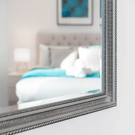 Luxe Two Bedroom - Centre - Large Balcony - Secure Parking 1001m Birmingham