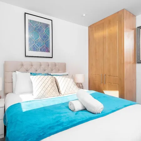 Apartment Stylish 2 Bedroom Apartment - City Centre - Large Balcony - Secure Parking 1001M *