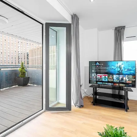 Stylish 2 Bedroom Apartment - City Centre - Large Balcony - Secure Parking 1001M Birmingham