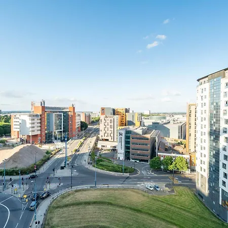 Apartment Luxe Two Bedroom - Centre - Large Balcony - Secure Parking 1001m *