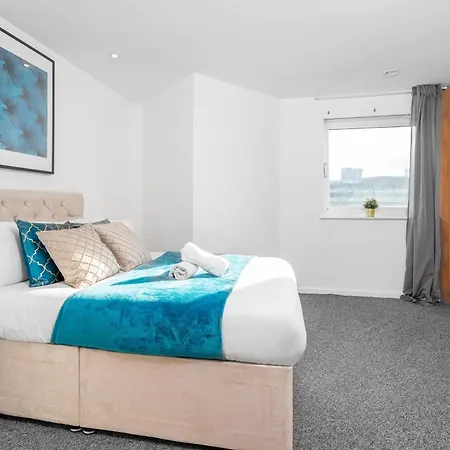 Luxe Two Bedroom - Centre - Large Balcony - Secure Parking 1001m Apartment Birmingham