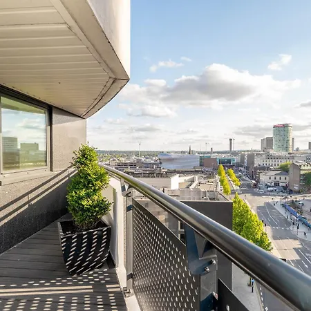 Apartment Luxe Two Bedroom - Centre - Large Balcony - Secure Parking 1001m