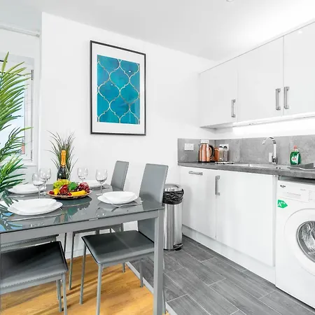 Apartment Luxe Two Bedroom - Centre - Large Balcony - Secure Parking 1001m Birmingham